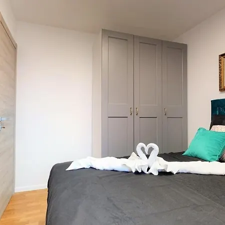 Sara With 2 Bedroom- * Split