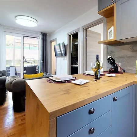 Apartment Sara With 2 Bedroom- *