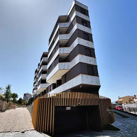 Sara With 2 Bedroom- Apartment *